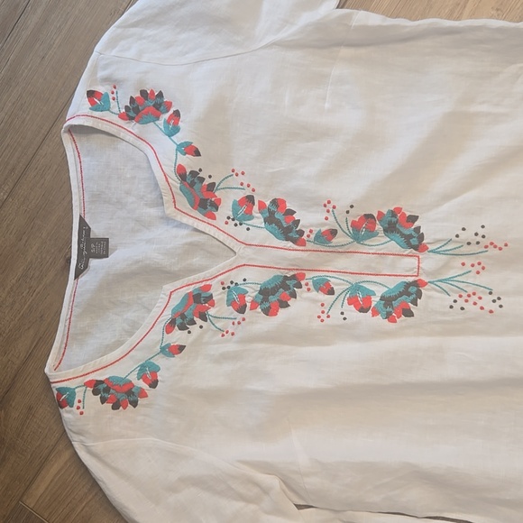 Tommy Bahama White Tunic with Floral Embroidery 100% Linen - Picture 5 of 6